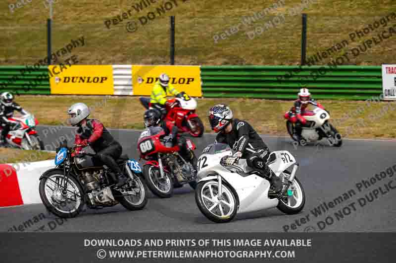 Vintage motorcycle club;eventdigitalimages;mallory park;mallory park trackday photographs;no limits trackdays;peter wileman photography;trackday digital images;trackday photos;vmcc festival 1000 bikes photographs